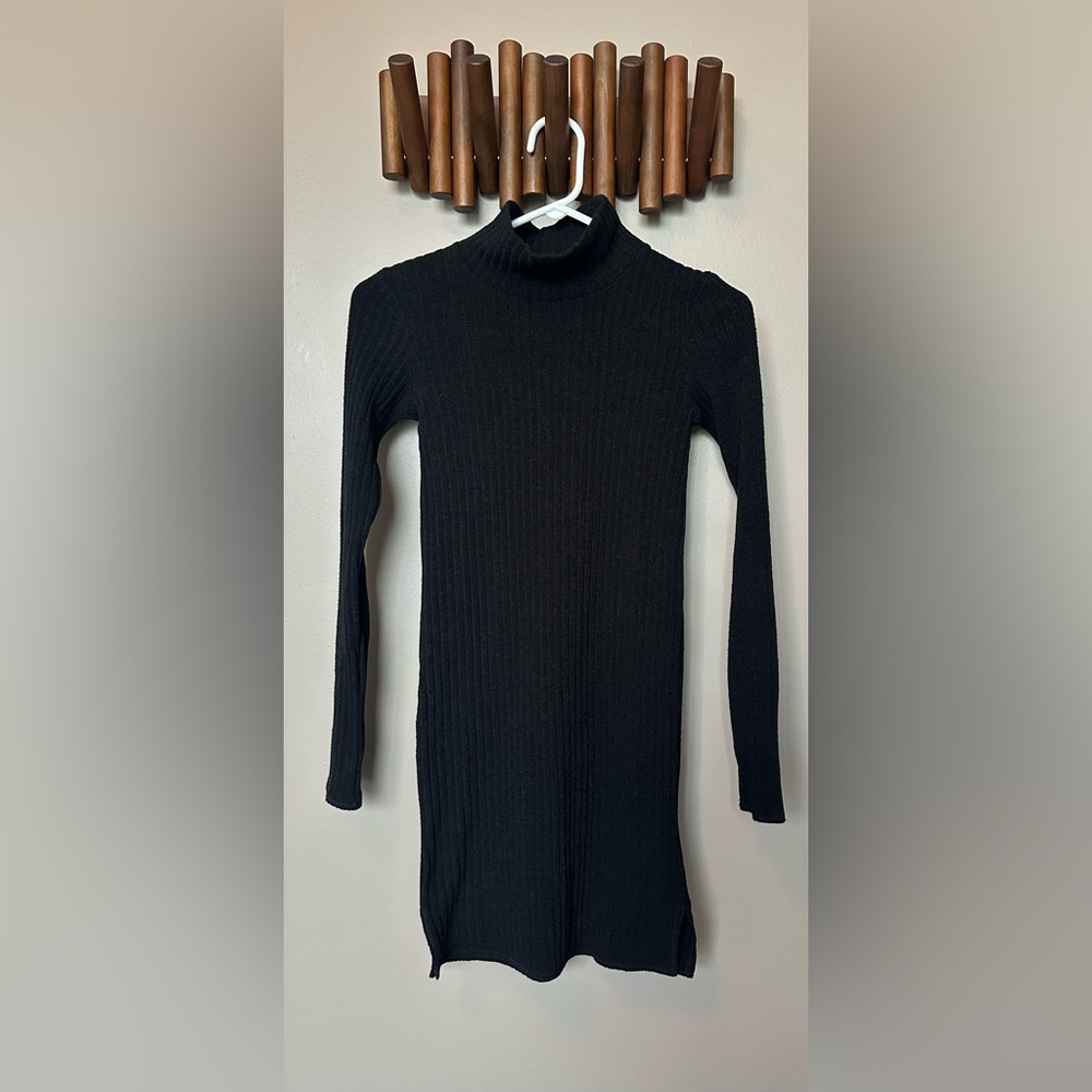 Wilfred Black Ribbed Dress w/ side slits